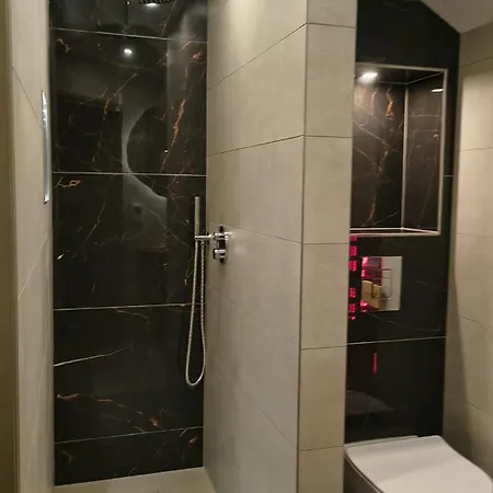 Cetti's - Met Prive Sauna 3*