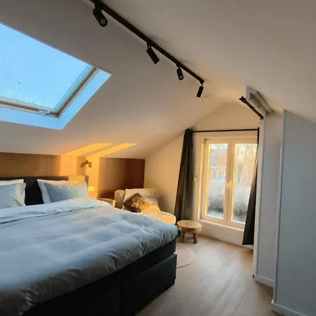 Cetti's - Met Prive Sauna 3*
