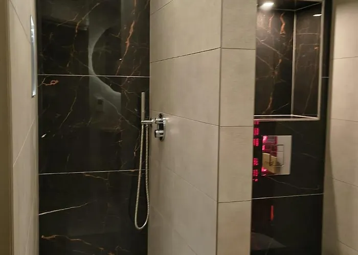 Cetti's - Met Prive Sauna 3*