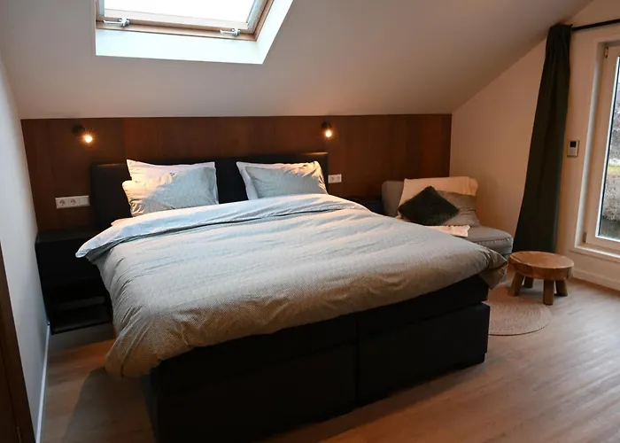 Cetti's - Met Prive Sauna Bed and Breakfast 3*